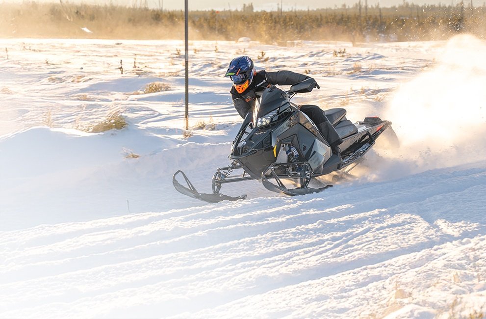 2027 Polaris 650 INDY XC 137 BLACK — photo 2